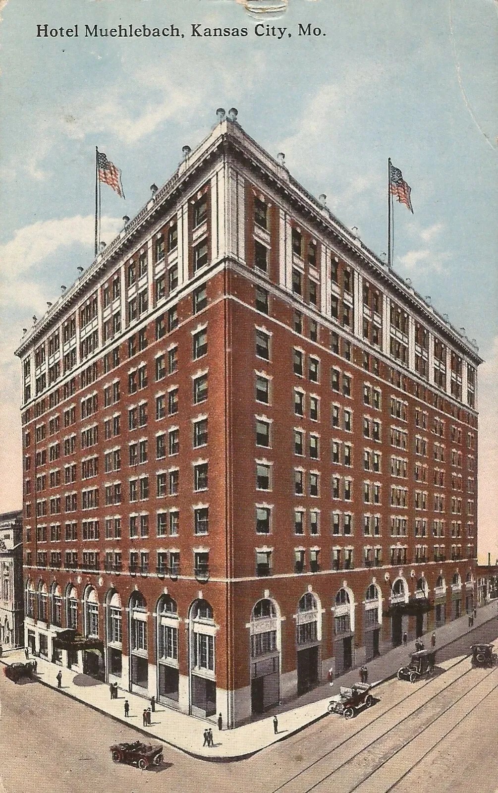A circa-1915 postcard of Hotel Muehlebach